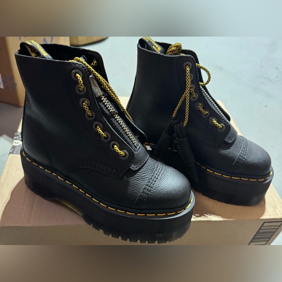 Dr. Martens Black Leather Sinclair Max Pisa Boots with Yellow Details - Picture 5 of 10